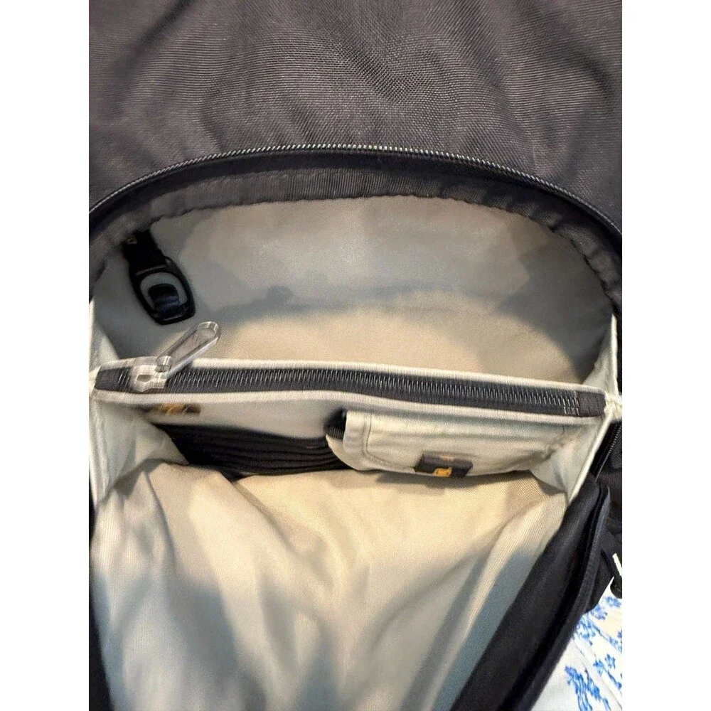 Jack Wolfskin Commuter Messenger Crossbody Laptop Bag Black Travel Organizer